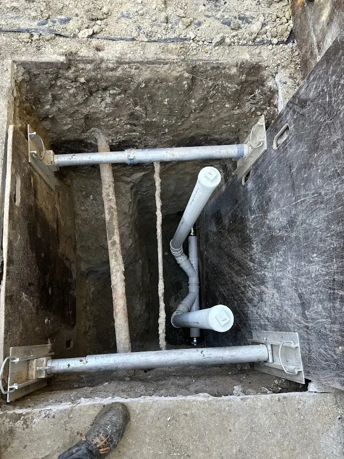 Experienced plumber completing Drain Cleaning work in Taylorville